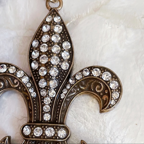 Brass Tone Fleur De Lis Rhinestone Key Chain NWOT 4.5” long - Picture 5 of 8